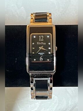 💎 XinHua 711 Sleek Rectangular Dial Bracelet Watch 💎